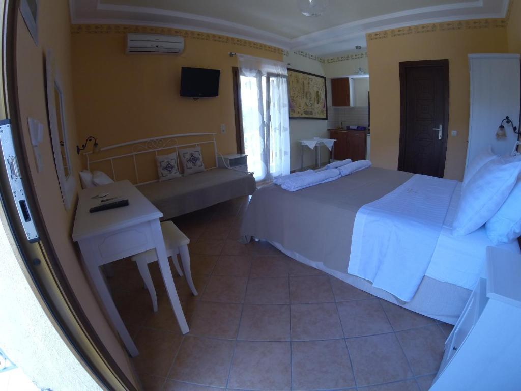 Golden Sun Apartment Parga Room photo